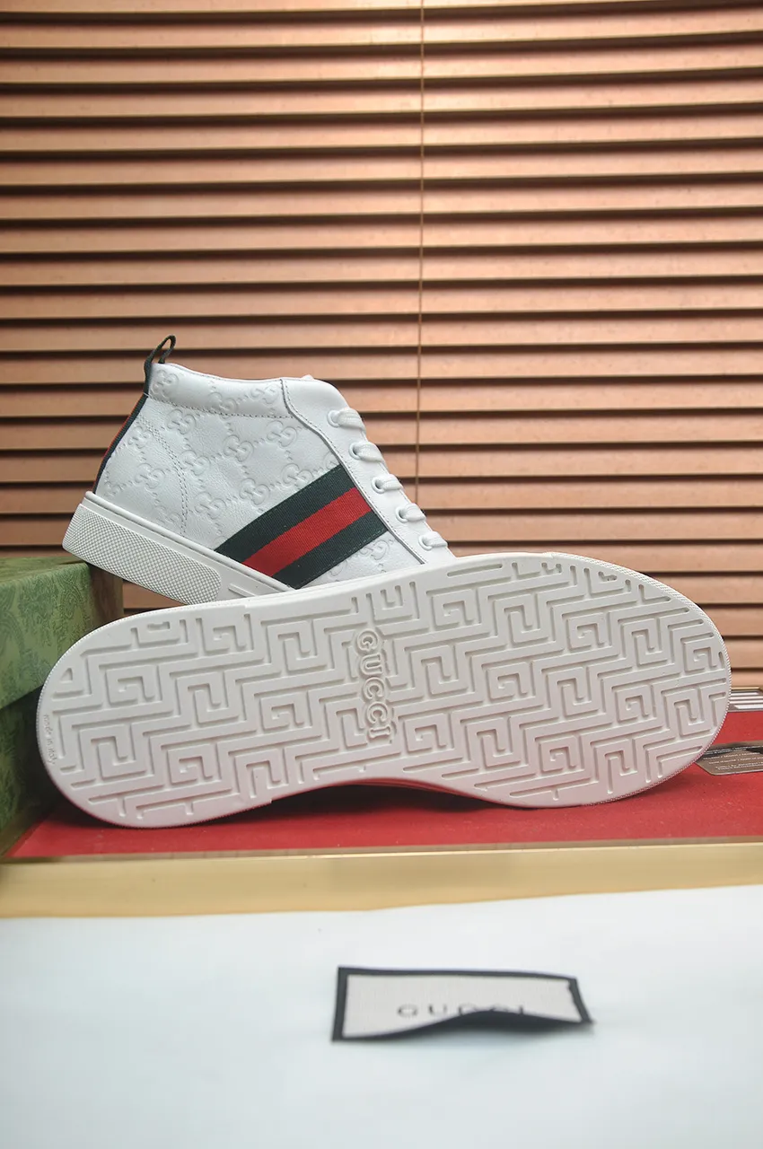 Men's shoes 💰480💶【GUCCI】1:1 men's sports shoes from the official website are now on the market. They are made of original silk cowhide + first-layer sheepskin lining, plus the original 1:1 comfortable outsole from the official website. Fashionable and versatile, super comfortable and breathable! Available in 2 colors: black, standard shoe size 38/45 (custom-made size 45 is non-refundable)